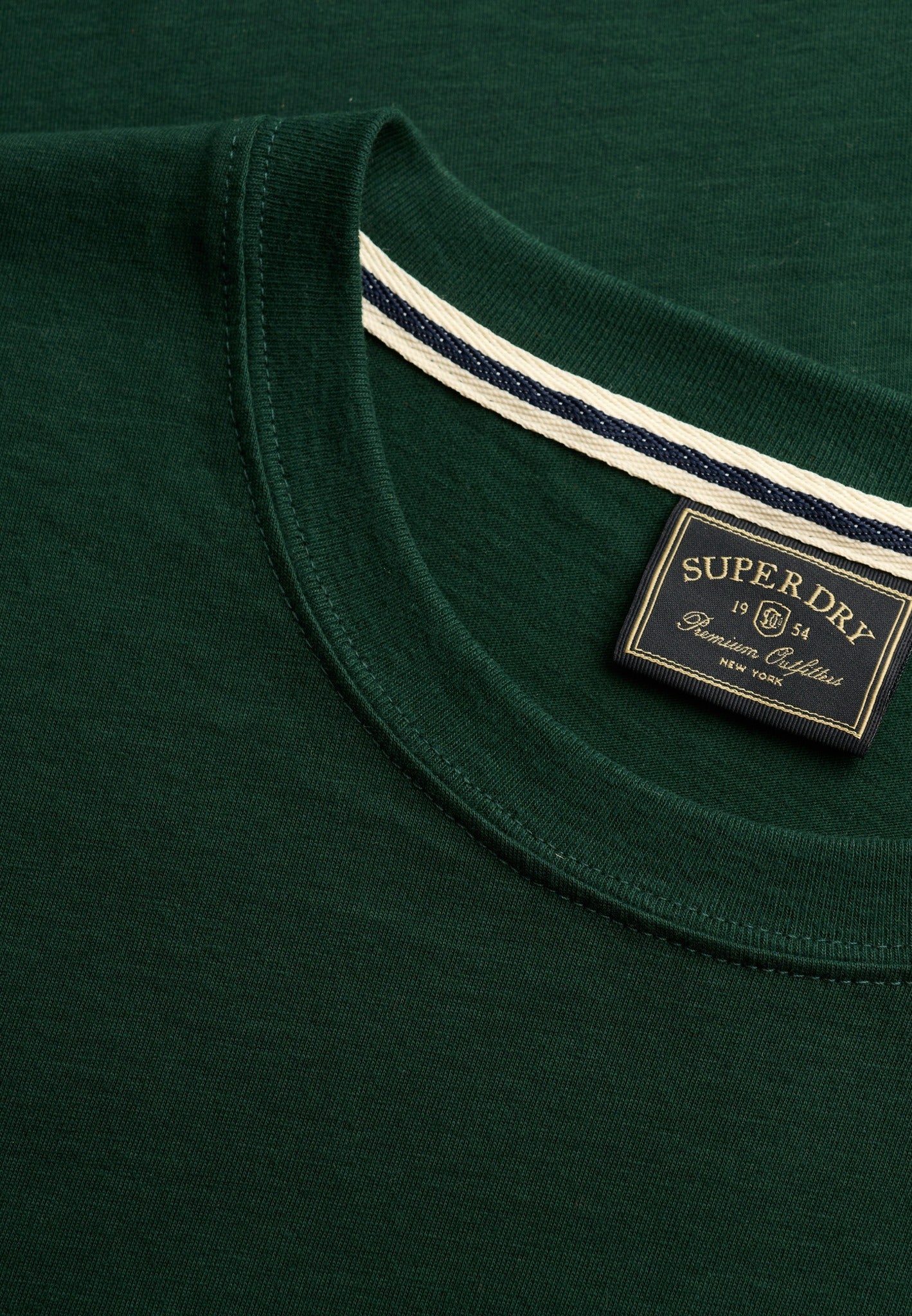 Superdry Essential Company Logo Tee in Forest Green/Deep Green collar detail