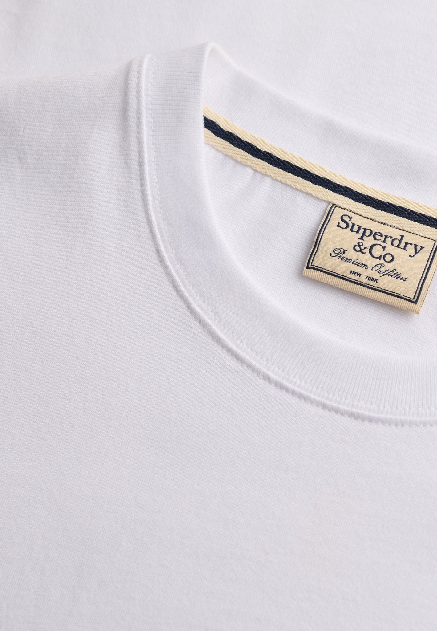 Superdry Essential Sdco Logo Embroidered Tee in Optic/Cold Grey collar detail