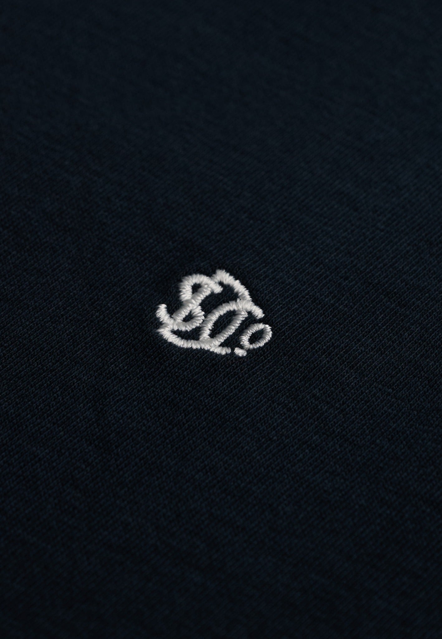 Superdry Essential Sdco Logo Embroidered Tee in Eclipse Navy/Chalk embroidered logo detail