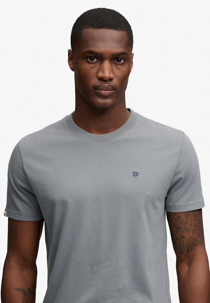 Superdry Essential Sdco Logo Embroidered Tee in Stormy Weather Blue/Navy half model view