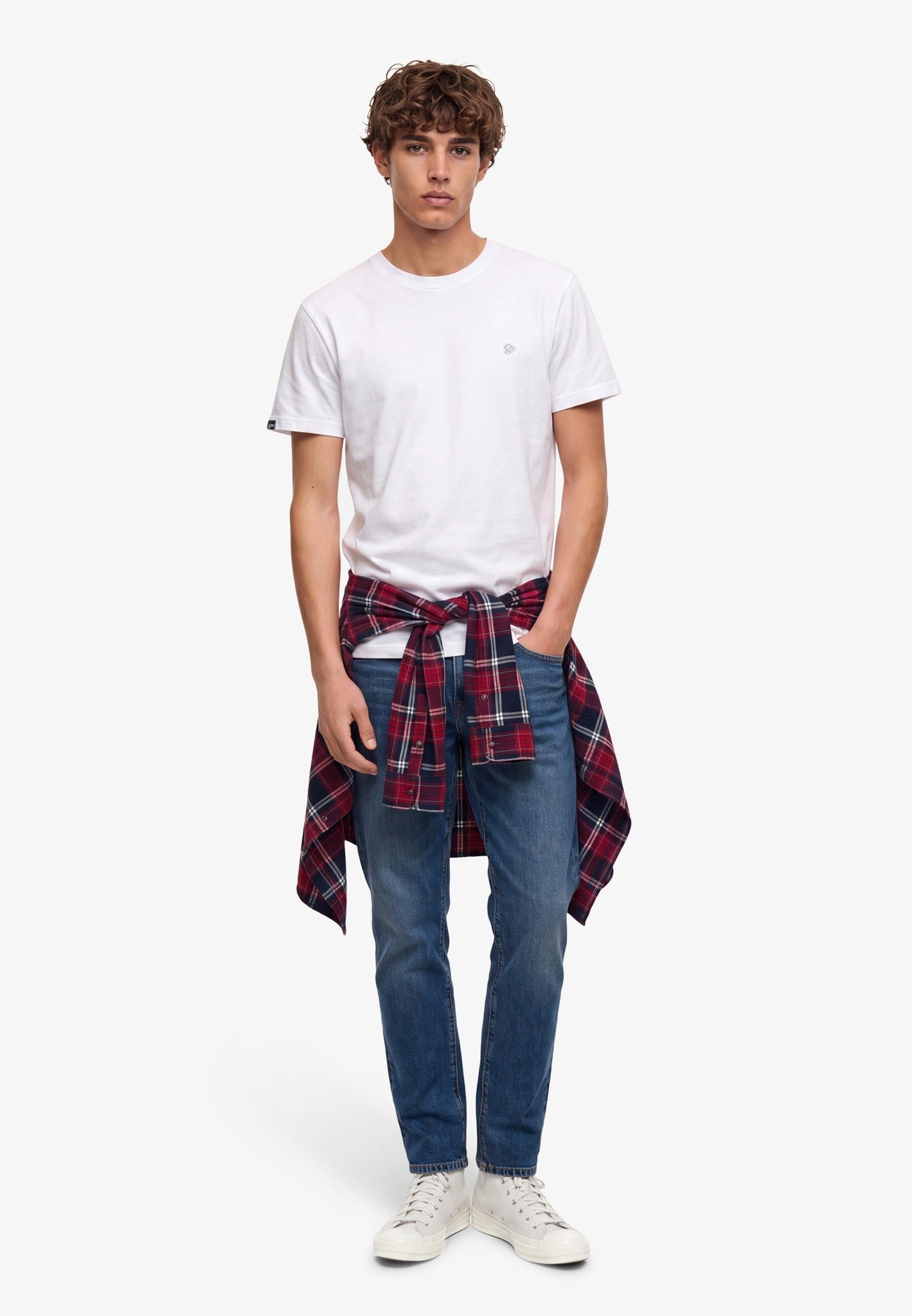 Superdry Essential Sdco Logo Embroidered Tee in Optic/Cold Grey full length model view