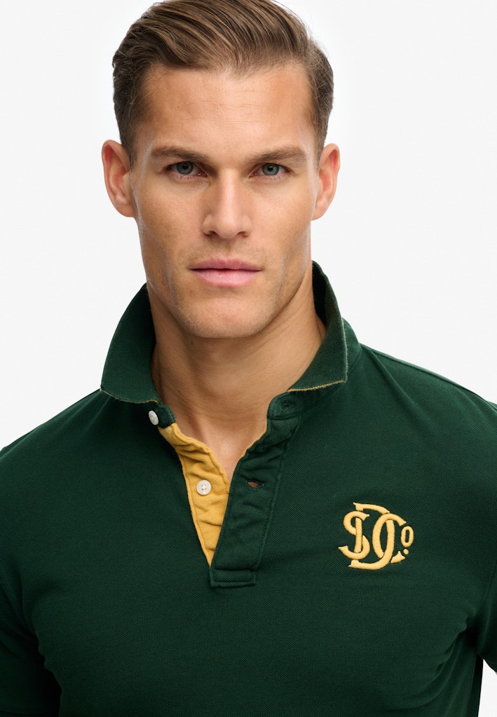 SUPERDRY Pique Monogram Polo enamel green winter gold front close-up collar and logo detail