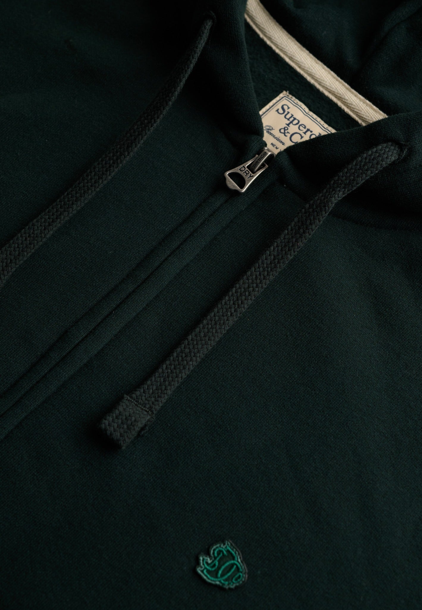 Superdry Essential Sdco Logo Ziphood in Heritage Dark Pine Green zip and hood detail