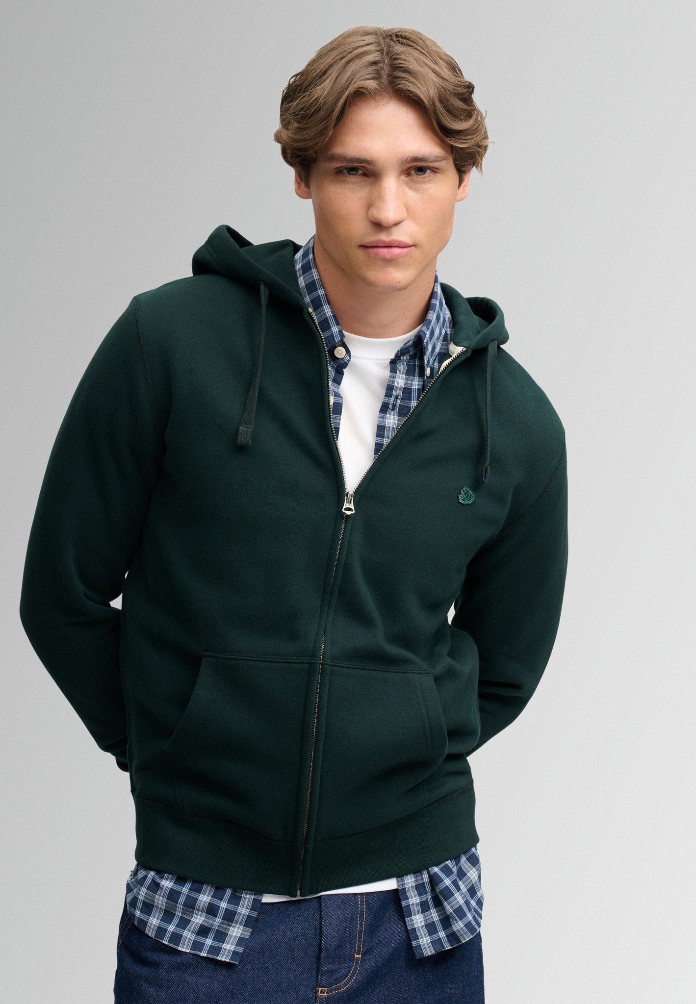 Superdry Essential Sdco Logo Ziphood in Heritage Dark Pine Green half model view