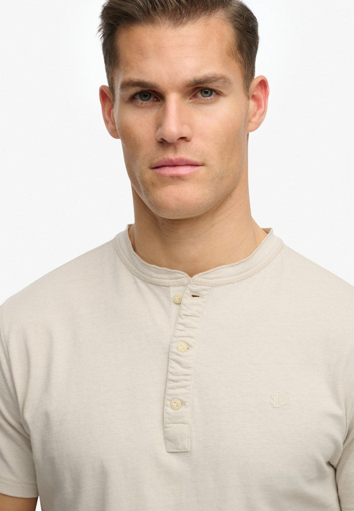 SUPERDRY Classic Cotton Linen Short Sleeve Grandad Natural Ecru henley shirt front upper detail