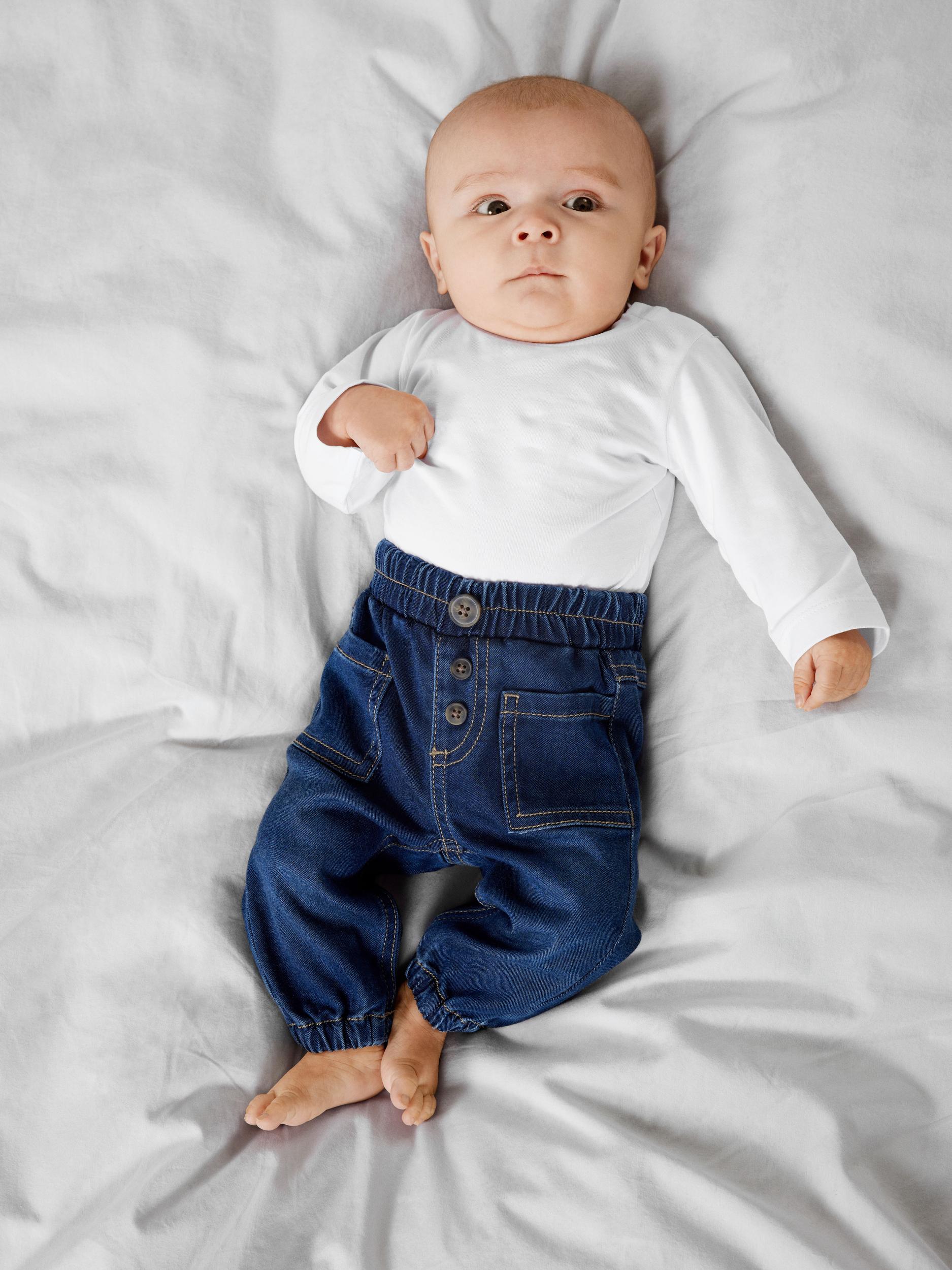 Boy's Ben Baggy R Jeans 5671 - Medium Blue Denim-Model Front View