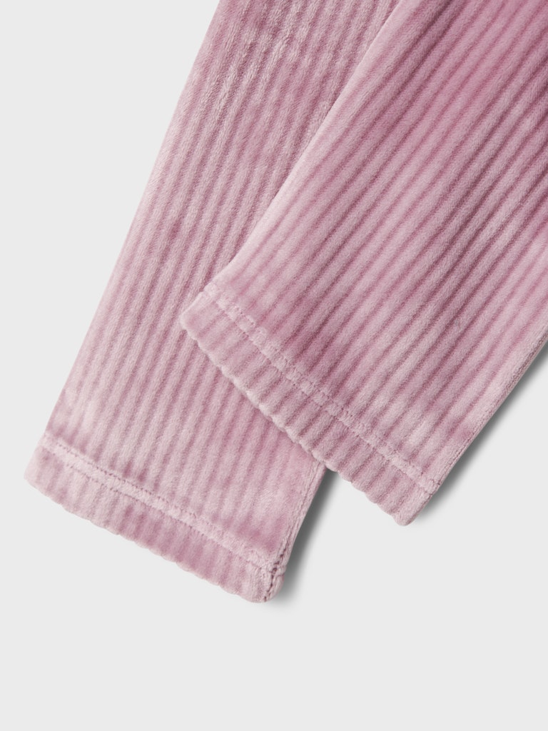 Girl's Veloa Velvet Legging-Mauve Orchid-Close Up View