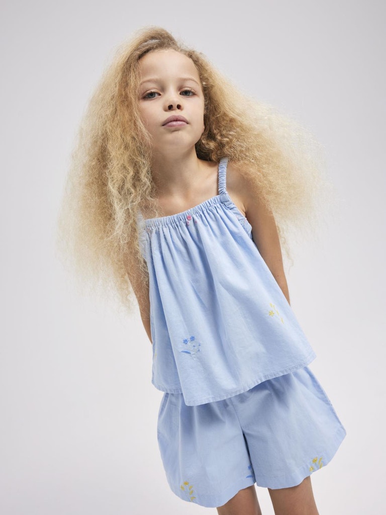 NAME IT Falower Loose Shorts-Chambray Blue Chambray Blue model front view