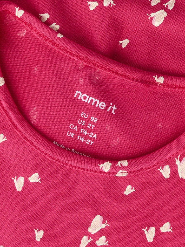 Close-up of a pink garment with 'name it' branding and size information.