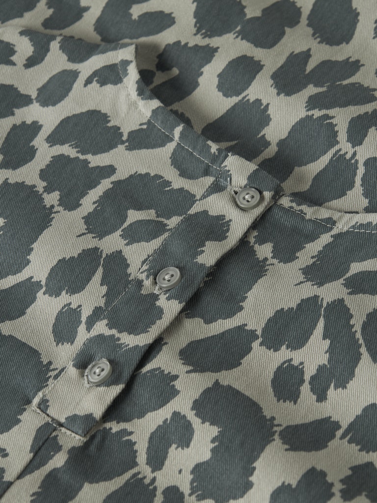 NAME IT Belate Short Sleeve Dress Shadow close up view