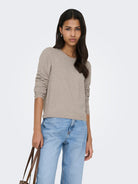 ONLY Loyal Long Sleeve Oneck Knit - Beige Melange Beige Melange model front view