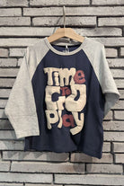 NAME IT Tilaso Long Sleeve Regular Top Pumice Stone model front view