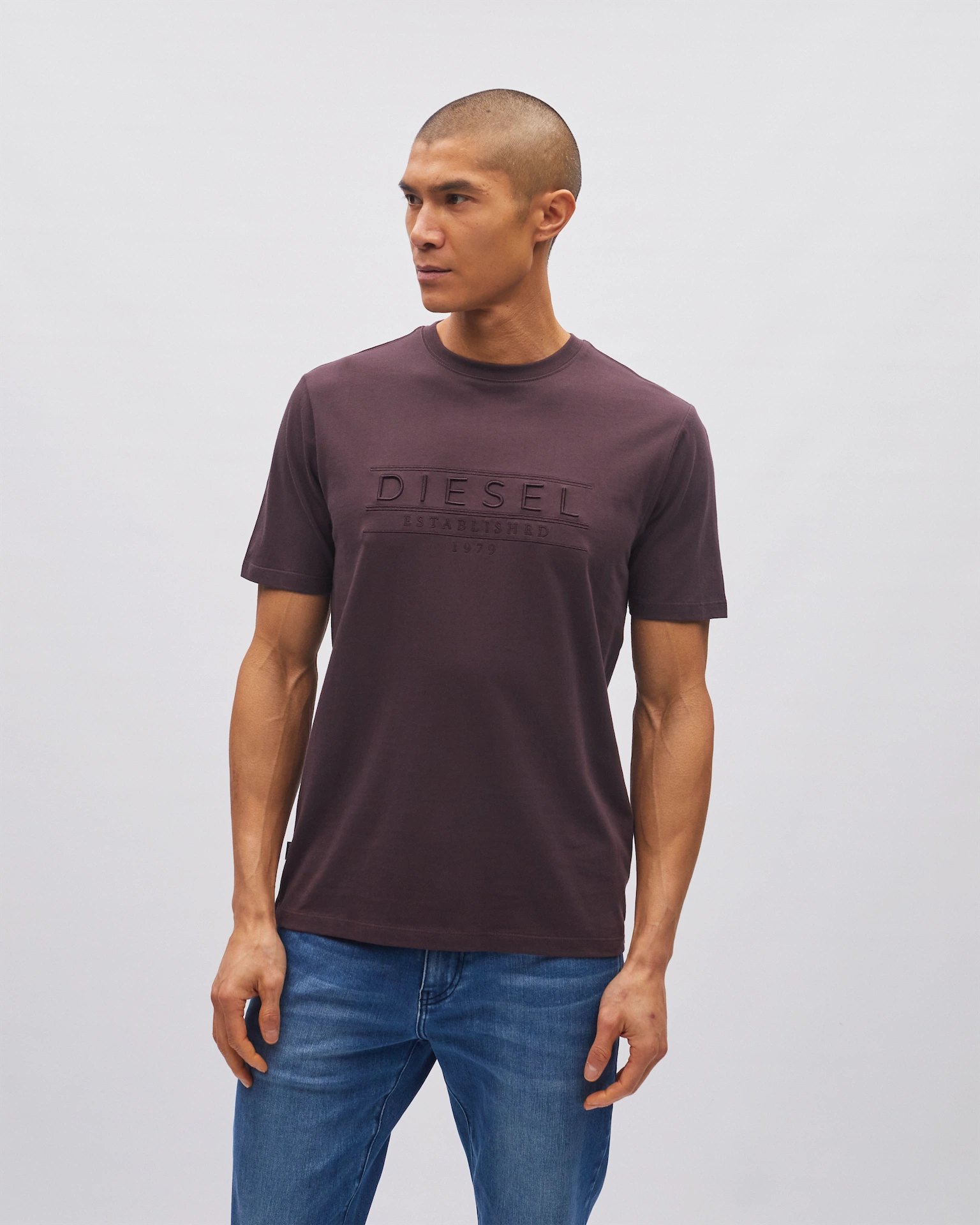 Diesel Shay Tee Dark Prune, three quarter view