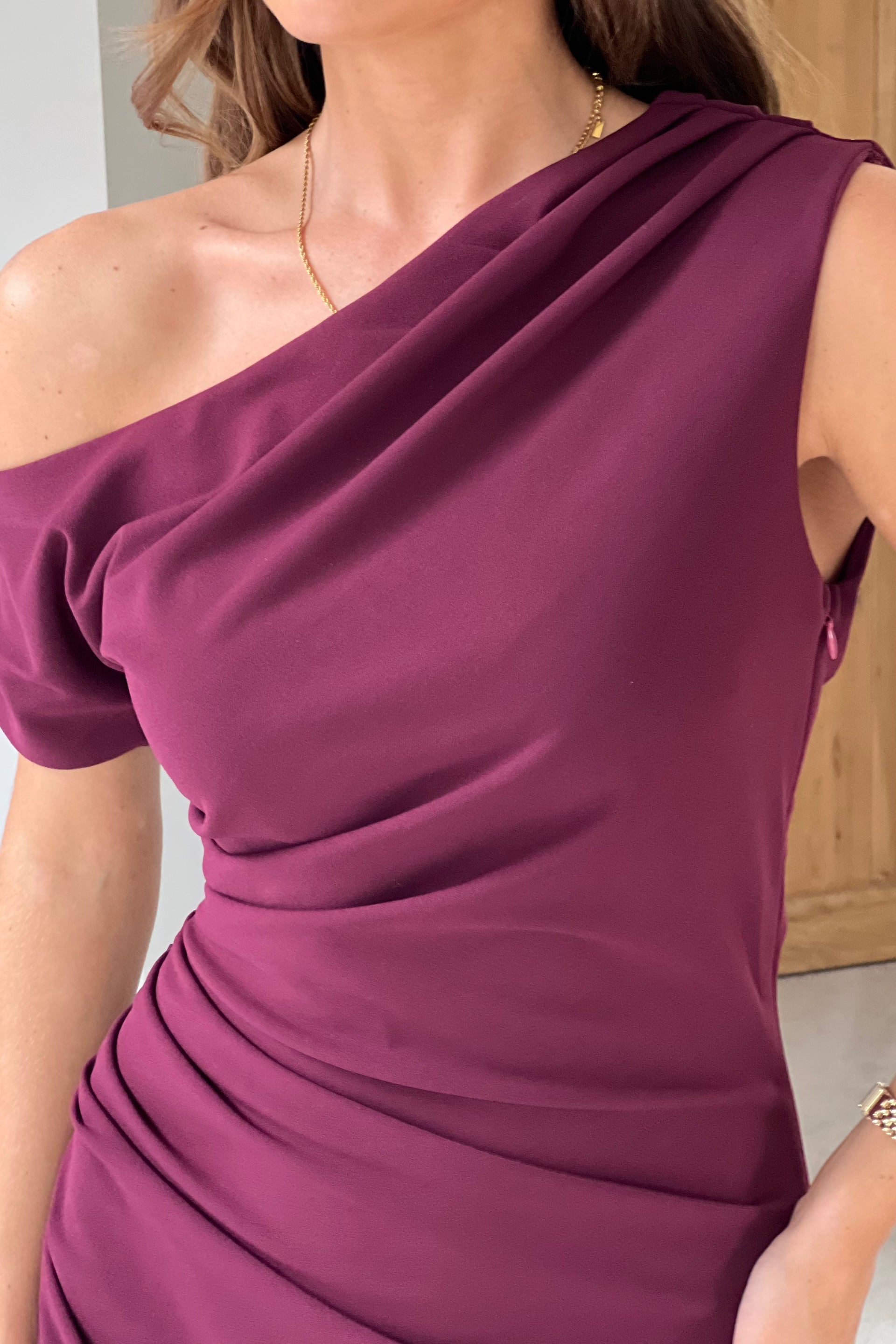 Ladies Donna Asymmetric Neckline Plum Midi Dress-Neck Veiw