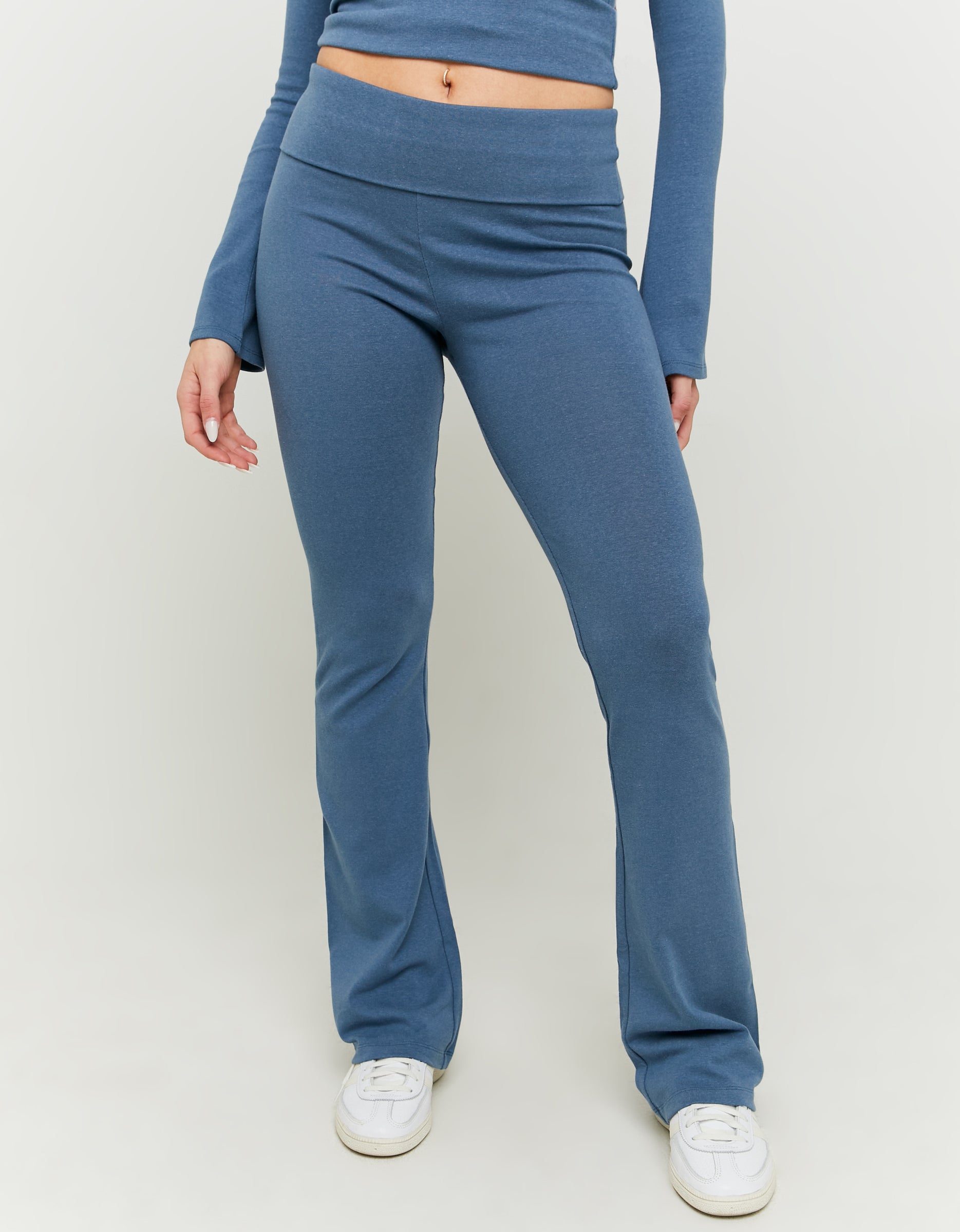 Ladies Blue Leggings With Fold Waist-Model Front View