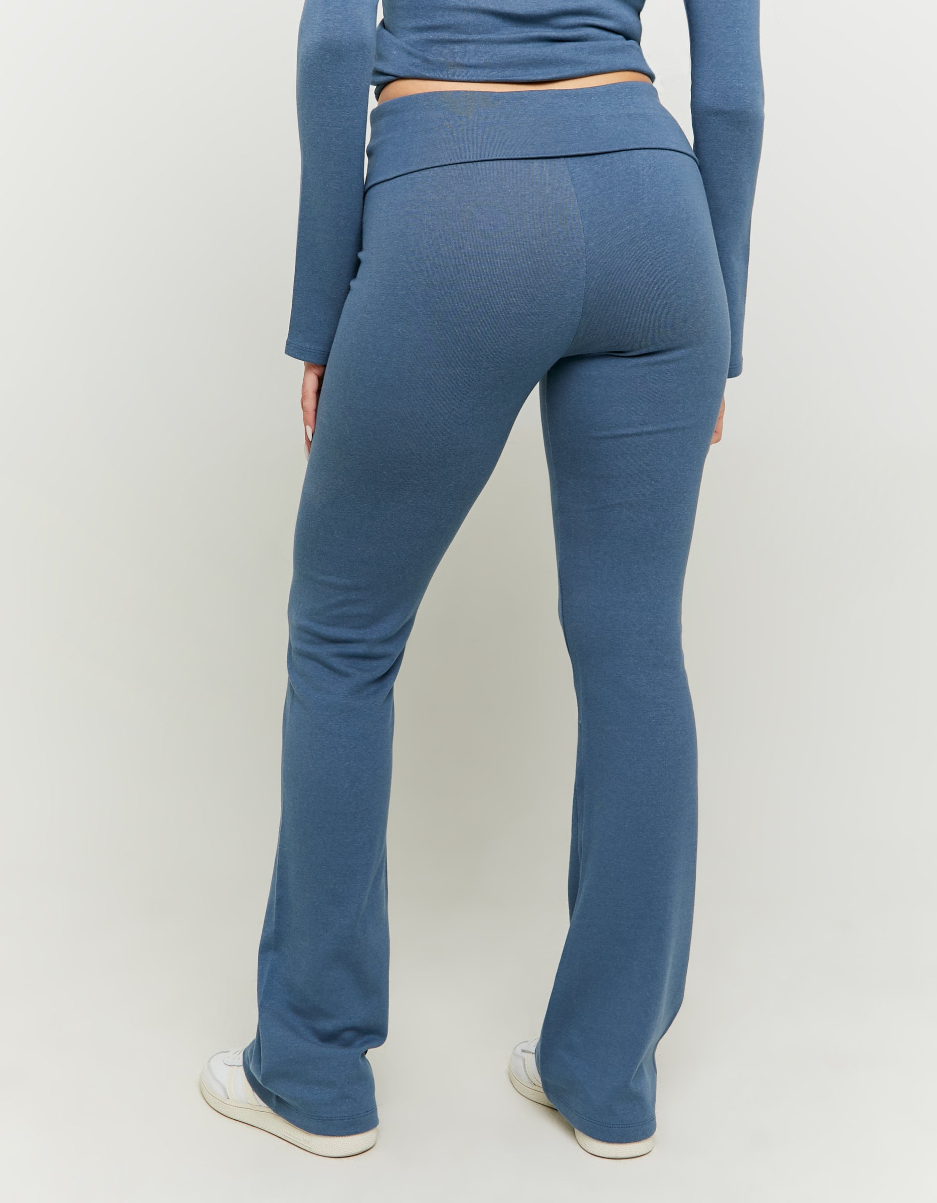 Ladies Blue Leggings With Fold Waist-Model Back View