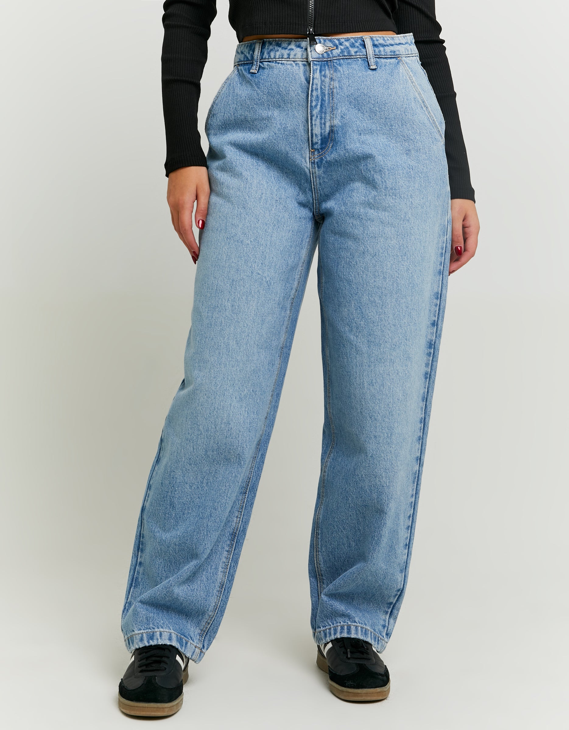 Ladies Blue Balloon Jeans-Model Front View