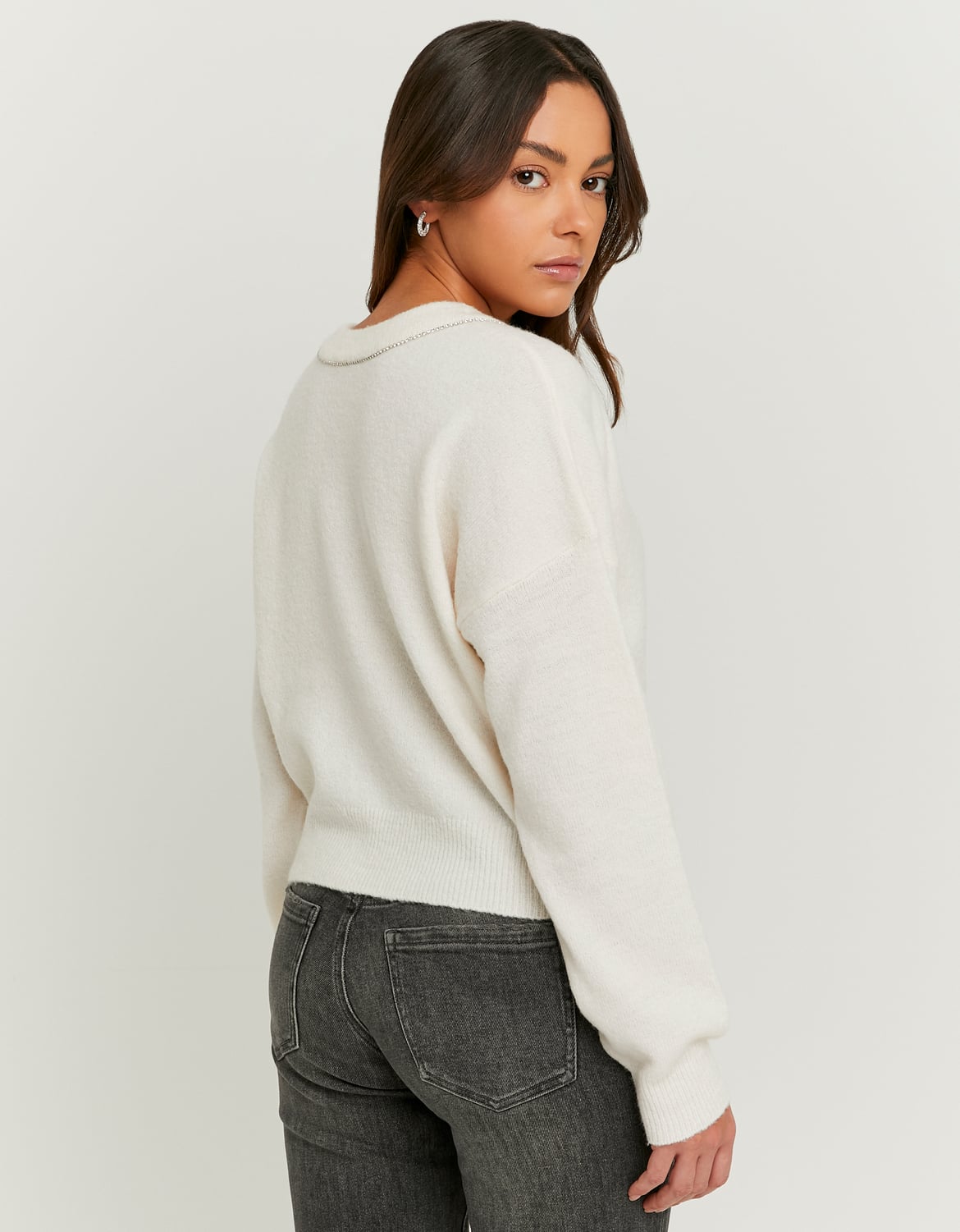 Ladies White Knitted Jumper With Strass Bow-Model Back View