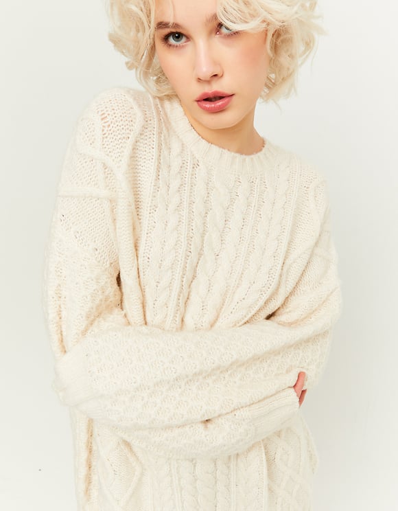 Ladies Heavy Sweater With Oversized Weaves-Close Up of Front View