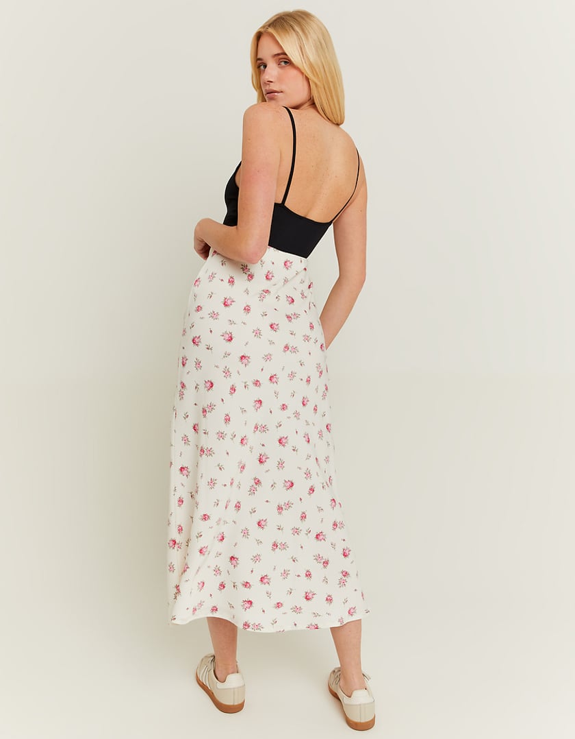 Ladies Loose Floral Skirt-Model Back View
