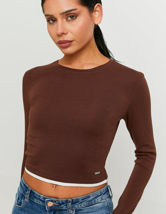 Tally Weijl basic brown long sleeve cropped T-shirt worn by model, close front view