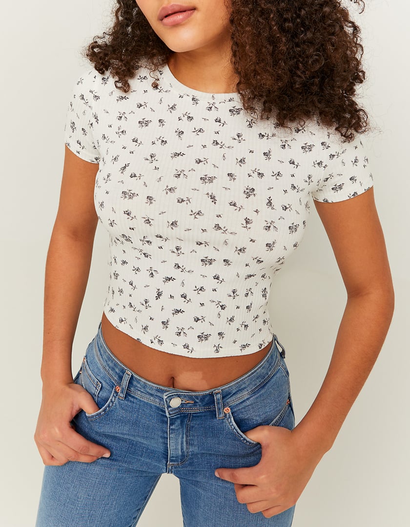 Ladies Floral Cropped Basic T-Shirt-Closer Front View