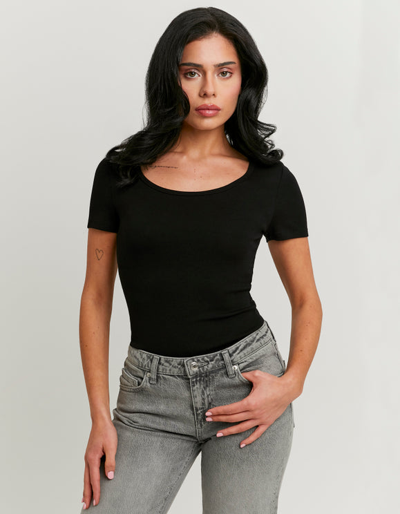 Tally Weijl black basic T-shirt worn by model, front view