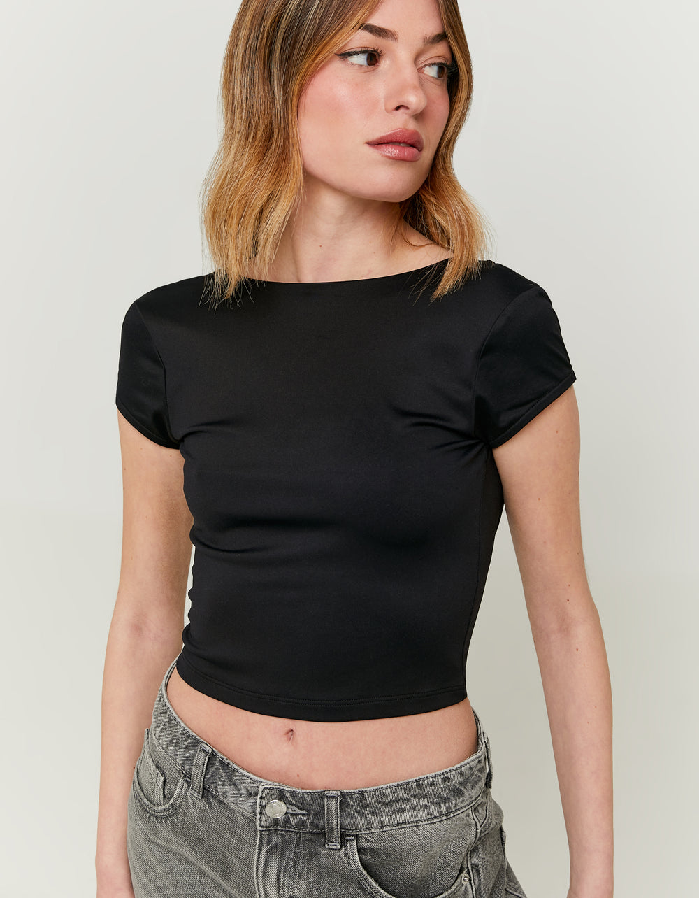 Ladies Black Blackless Basic Top-Model Front View