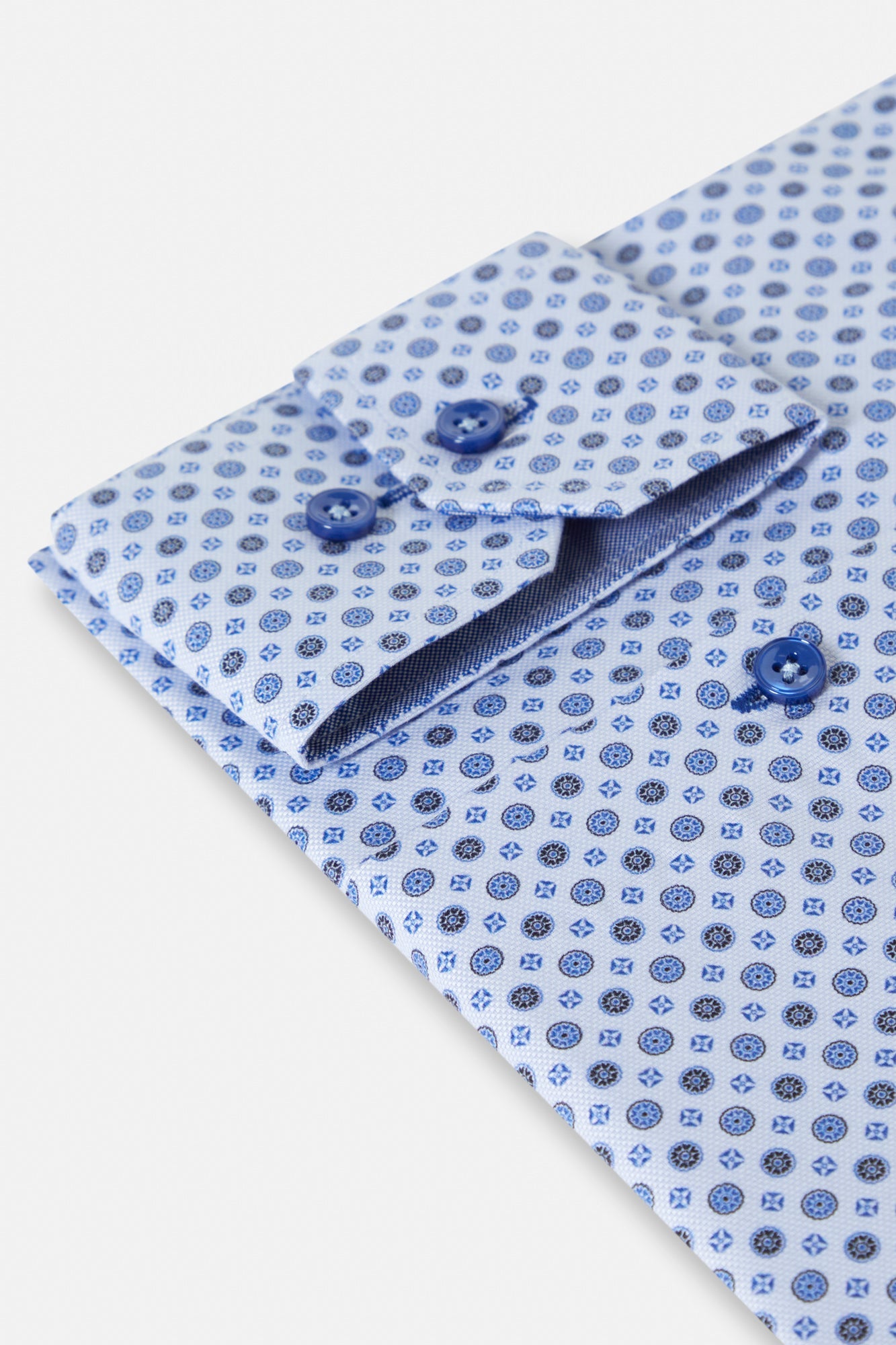 White shirt with all over geometric pattern-Cuff detail