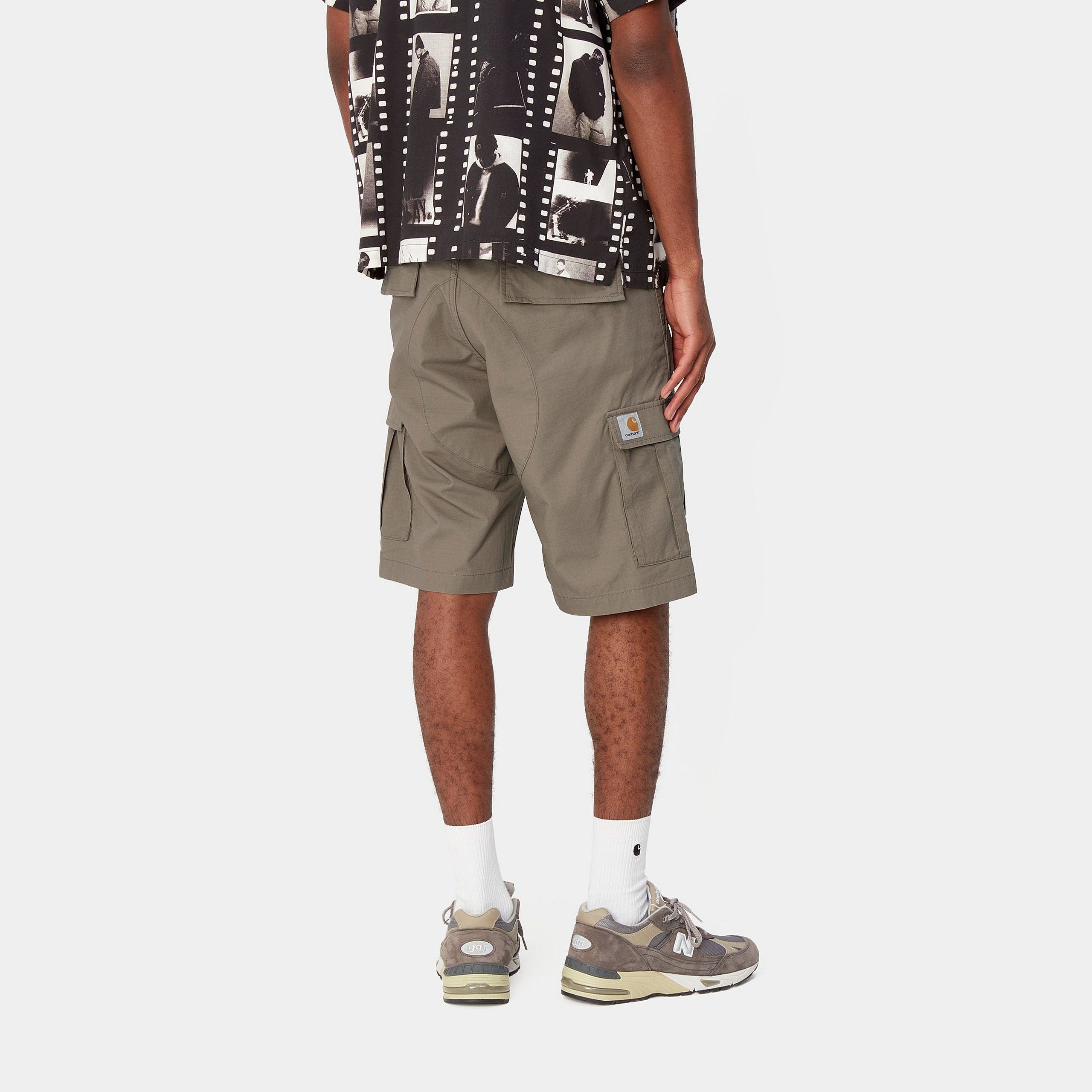 Carhartt WIP Aviation Cargo Short-Branch Branch model front view