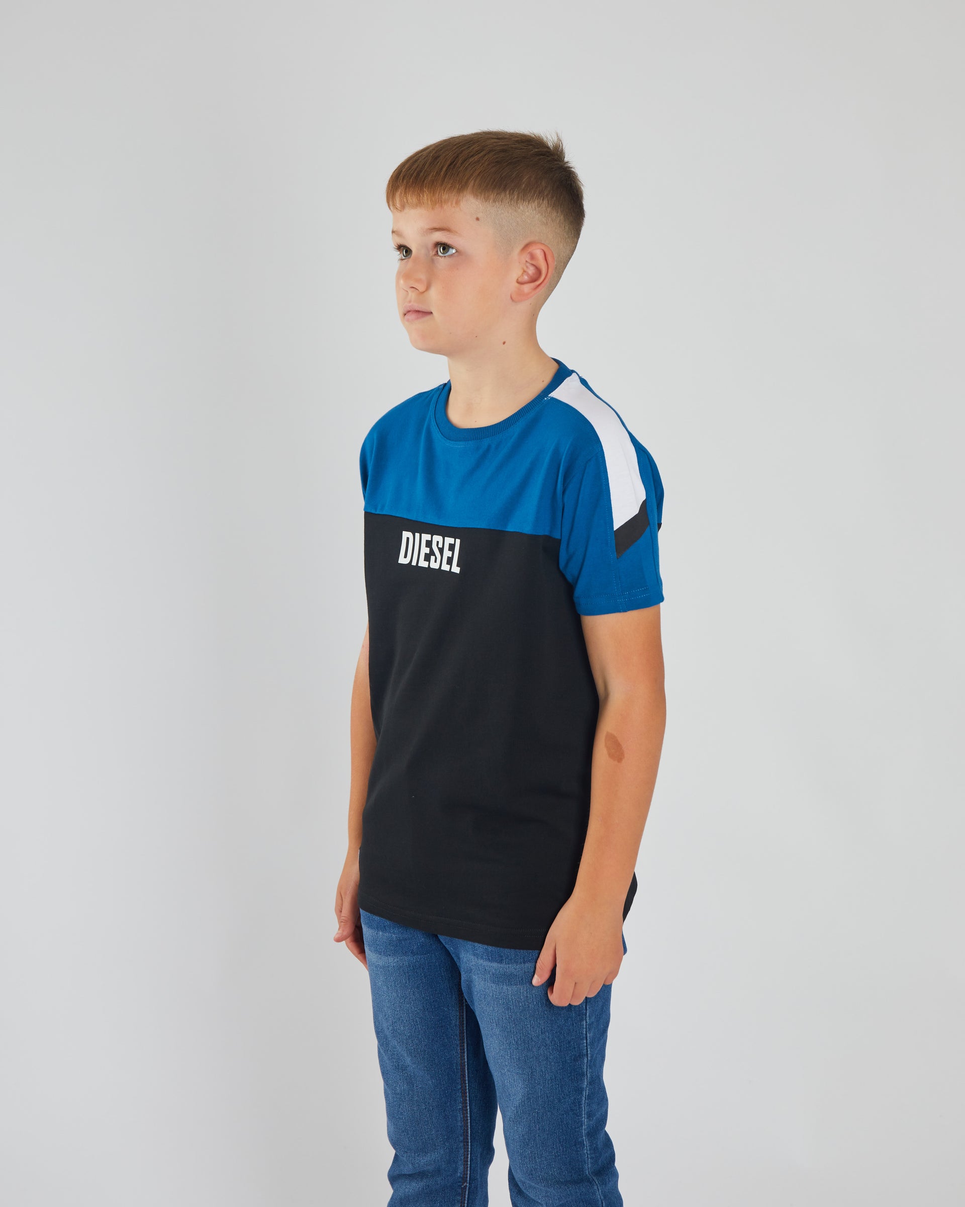 Boy's Braden Junior Black/Petrol Tee-Model Side View