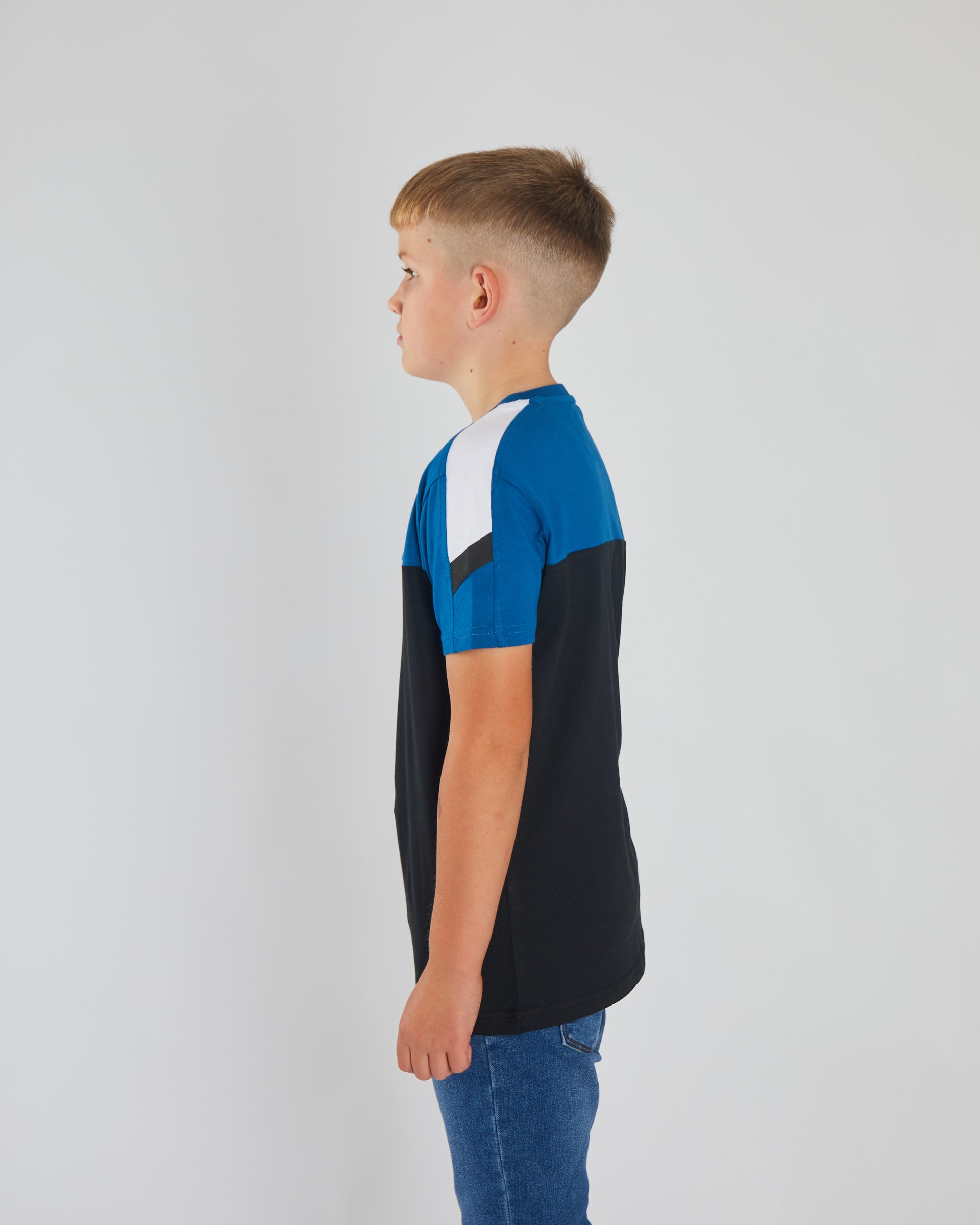 Boy's Braden Junior Black/Petrol Tee-Model Side View