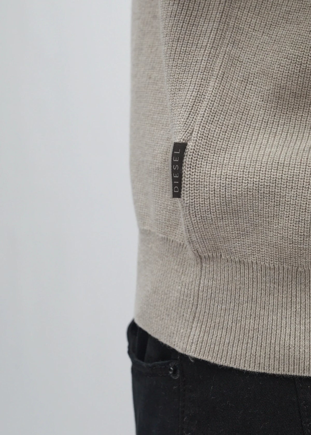 Diesel Darwin Full Zip cardigan in Beachcomber, close-up of the ribbed knit and Diesel side-hem label.