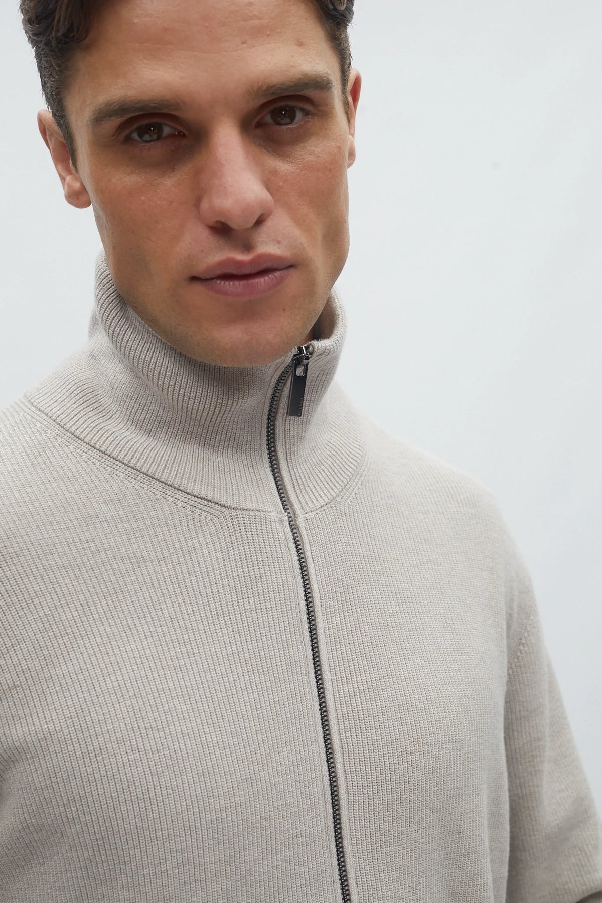 Diesel Darwin Full Zip cardigan in Beachcomber, close-up of the collar and zip fastening.