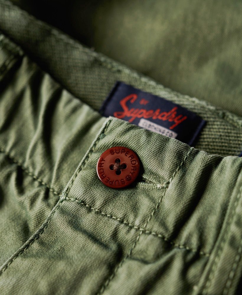SUPERDRY Vintage International Short-Sage Sage model front view