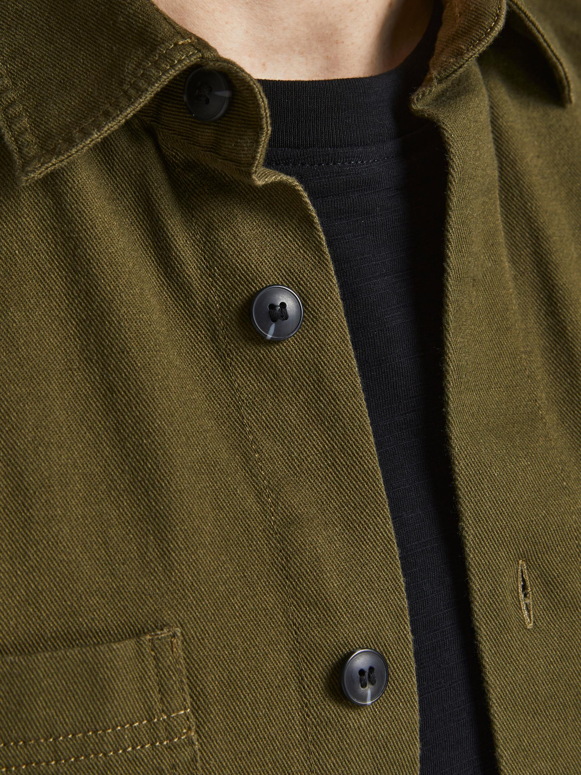 Logan Linen Overshirt L/S Olive Night - Model Close Up