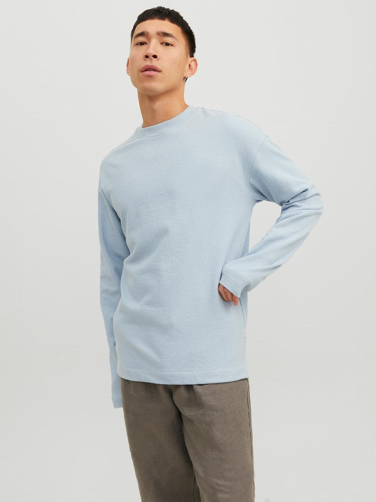 JACK JONES PREMIUM Fly Crew Neck Sweat Cashmere Blue model front view