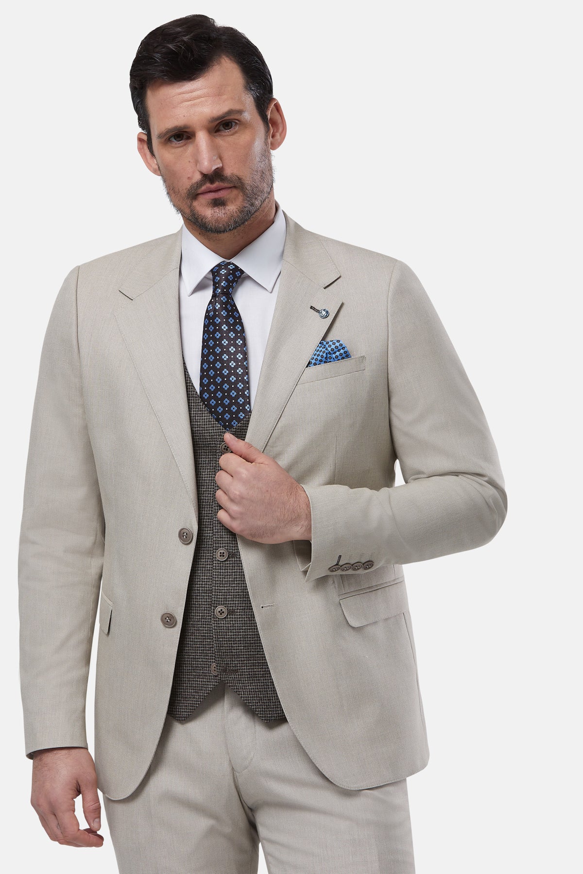 BENETTI London Sand 3 Piece Suit SAND detail view