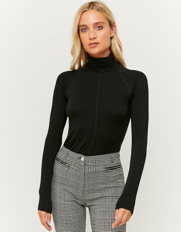 BLACK TURTLE NECK LONG SLEEVES TOP - Model Front View
