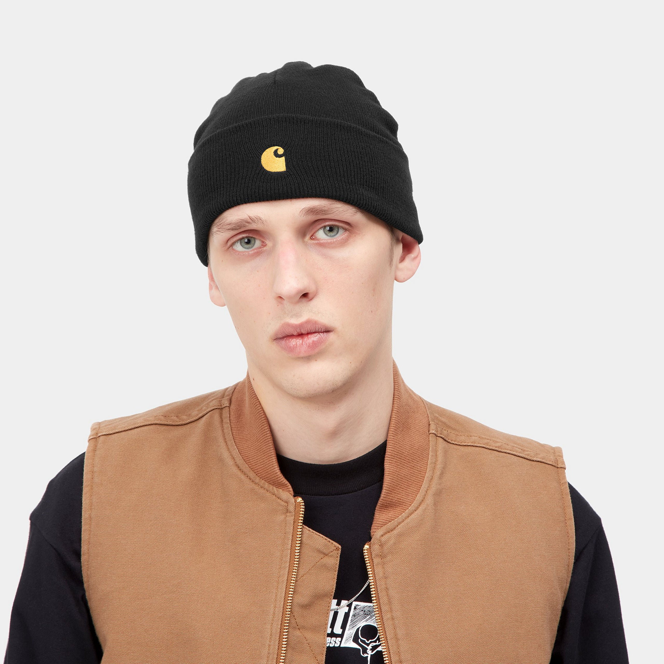 Chase Beanie-Black / Gold-Model view